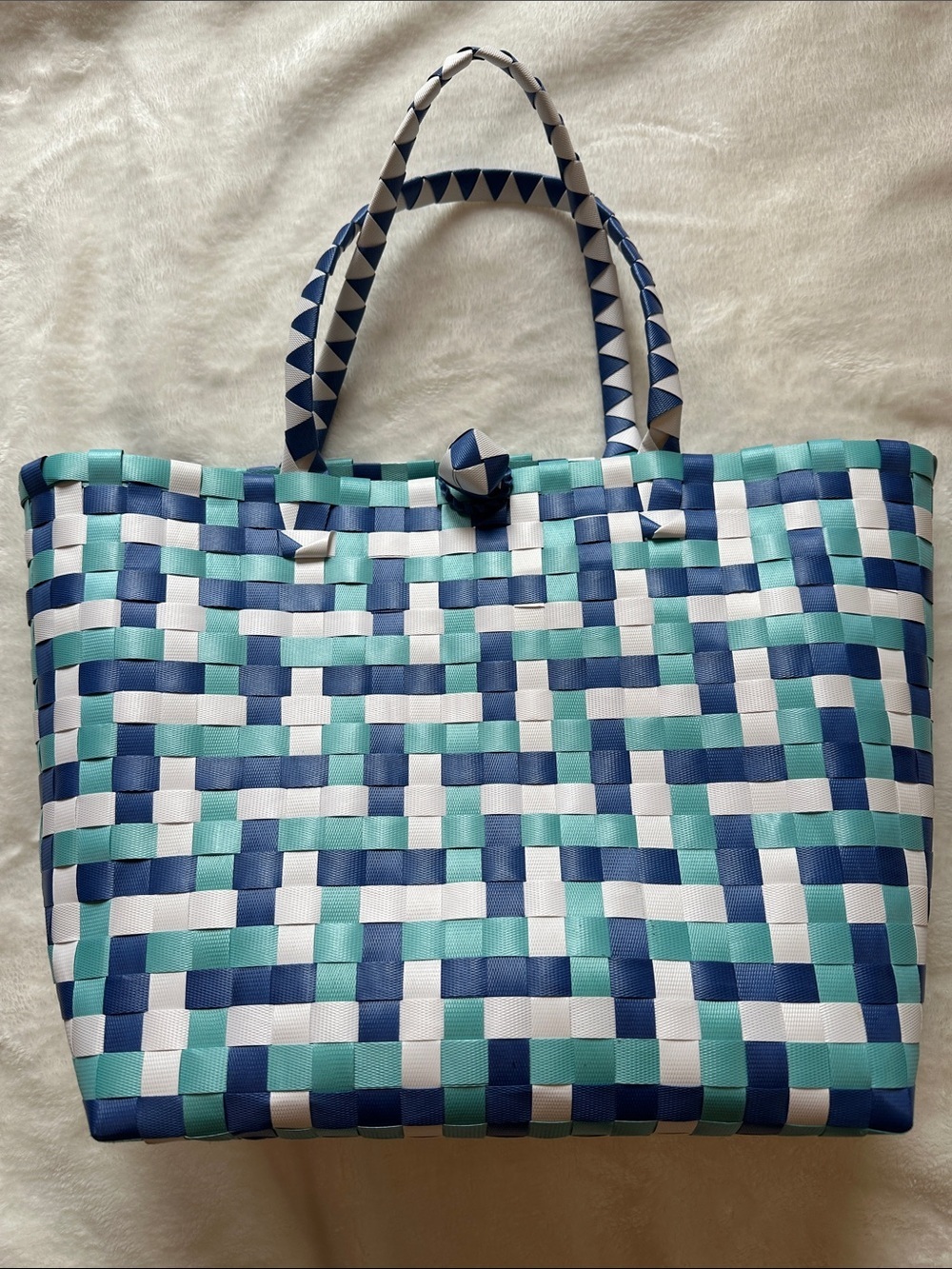 HANDWOVEN BEACH/TOTE BAG in Navy, Teal & White Vinyl Durable Unique 18x12 EUC